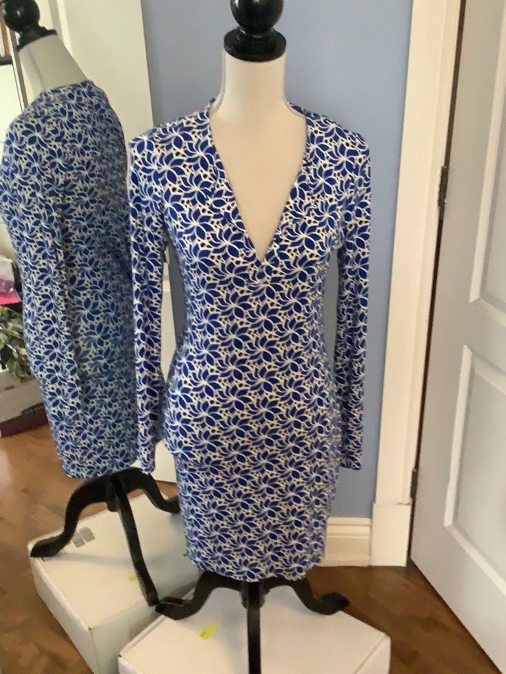 Diane Von Furstenberg Blue and White V-Neck Long Sleeve Dress